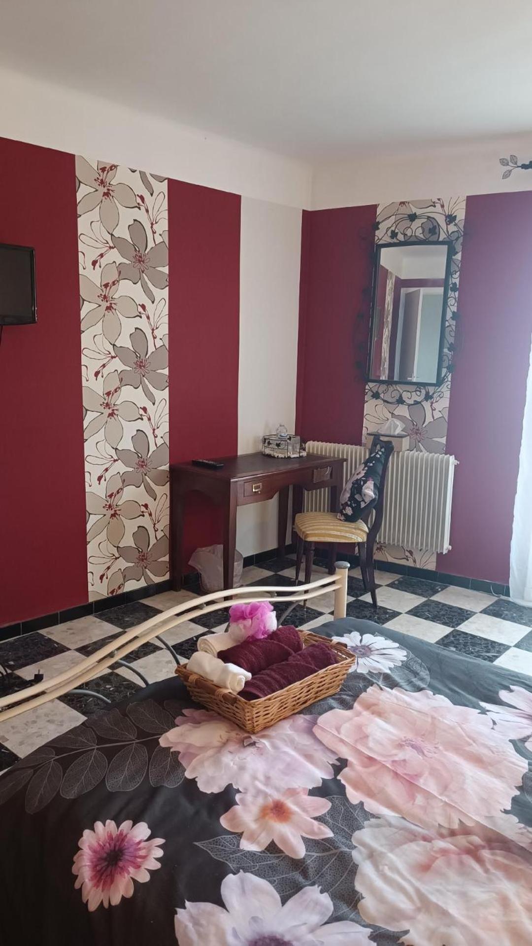 Bed and Breakfast A L' Estiu Latour-de-France Esterno foto